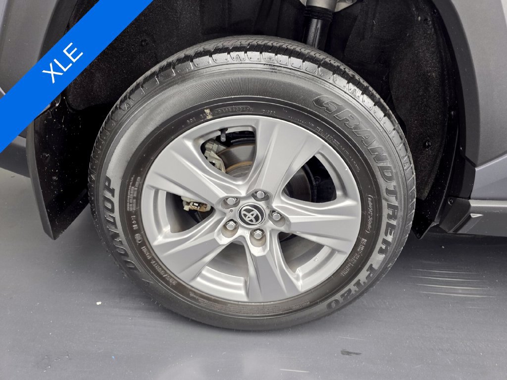 Used 2025 Toyota RAV4 XLE w/ Convenience Package FWD image 17