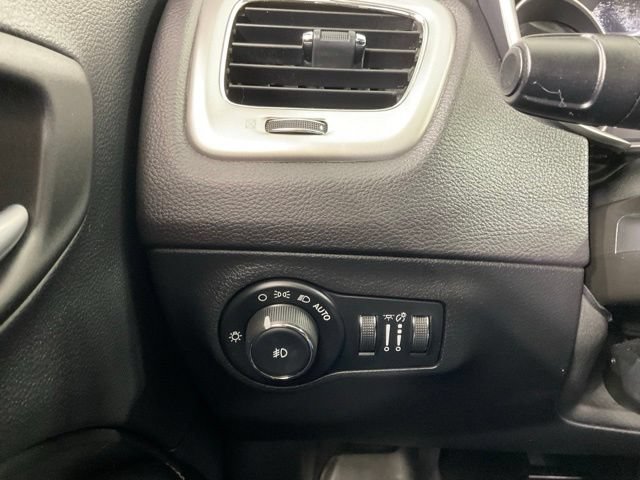 Used 2018 Jeep Compass Latitude w/ Cold Weather Group FWD image 24