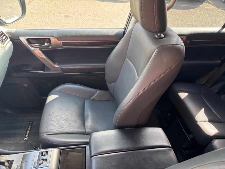 Used 2018 Lexus GX 460 image 17