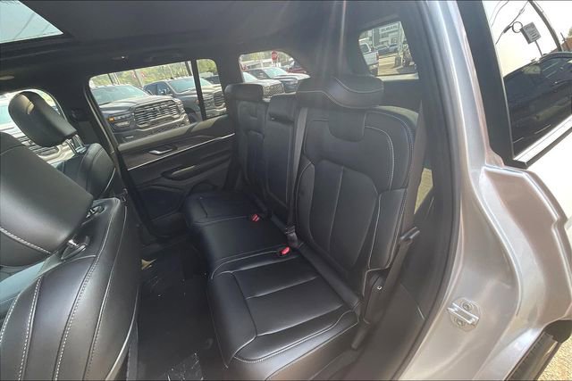 New 2025 Jeep Grand Cherokee Limited image 10