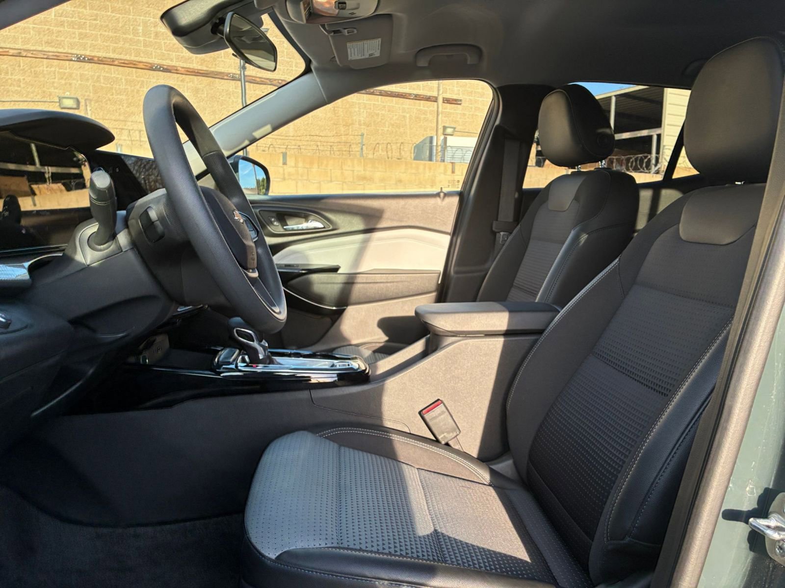 Used 2025 Chevrolet Trax LT image 27