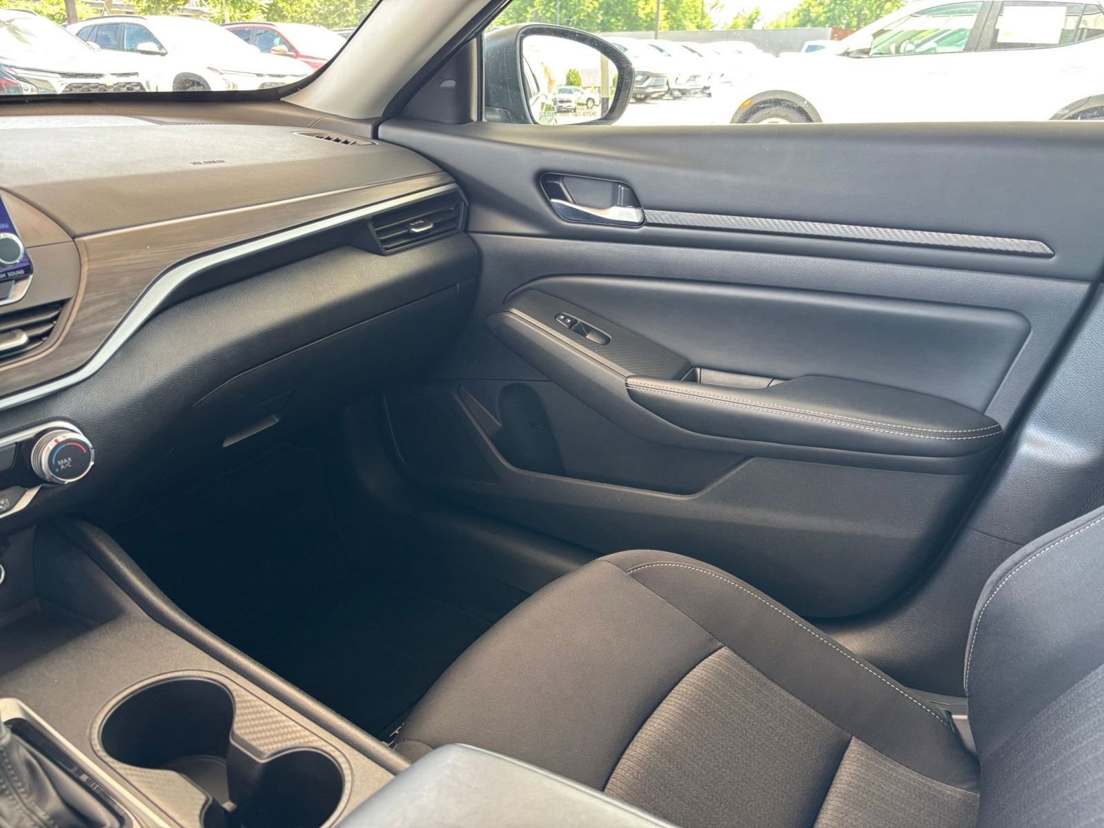 Used 2025 Nissan Altima 2.5 SV FWD image 36