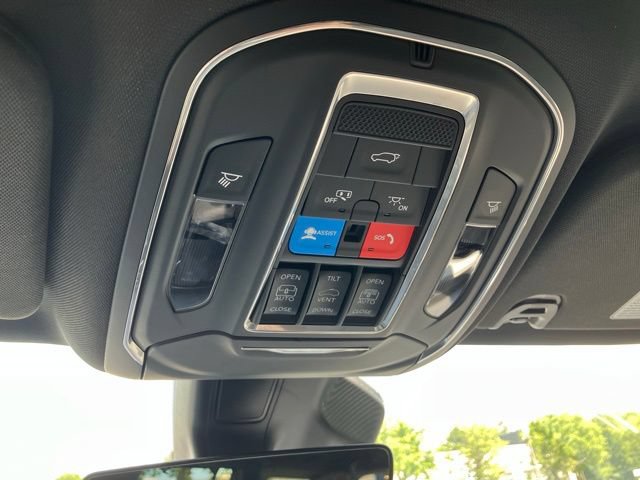 Used 2025 Jeep Wagoneer Series III w/ Premium Group I AWD/4WD image 15