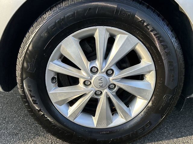 Used 2017 Kia Sedona LX w/ LX Essentials Premium Package image 12