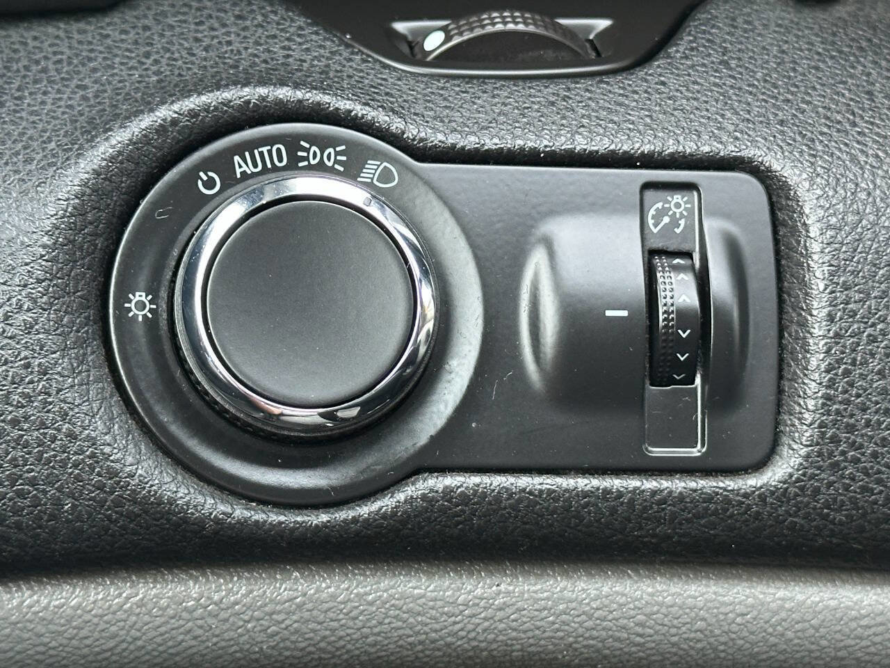 Used 2015 Chevrolet Malibu LS FWD image 39