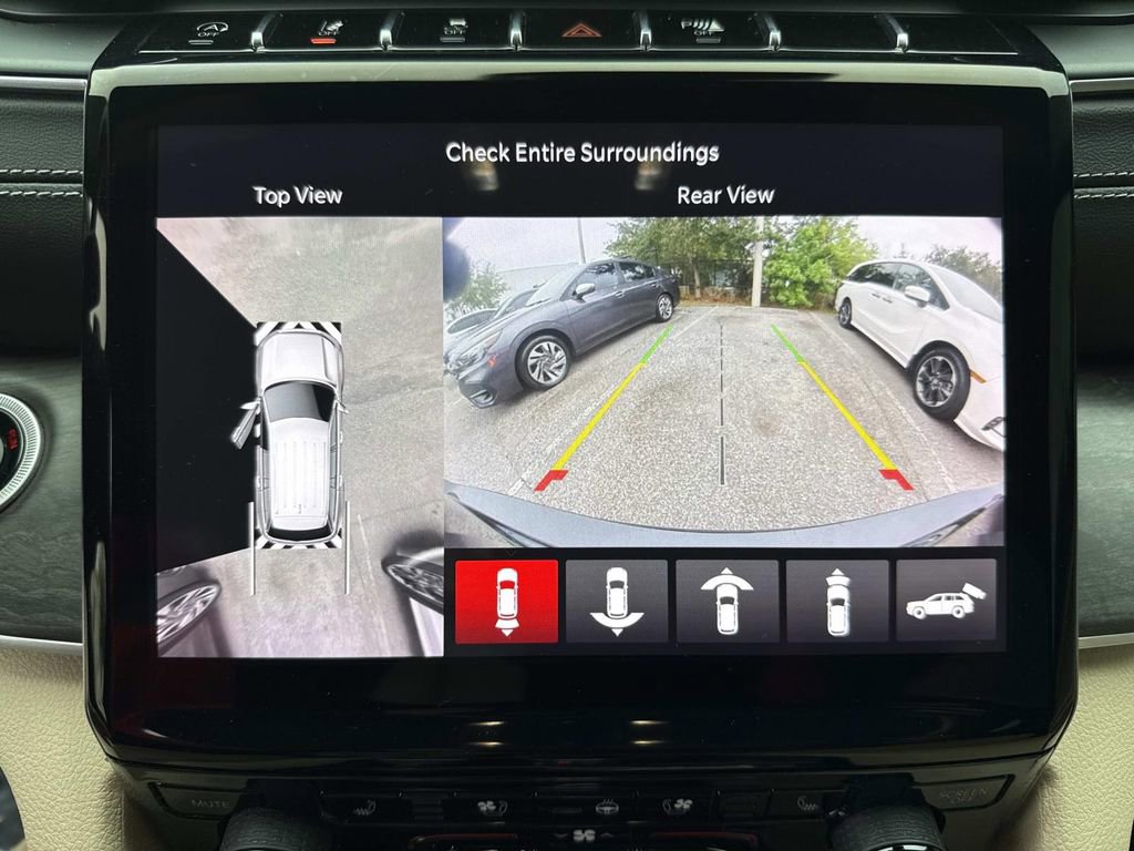 Used 2023 Jeep Grand Cherokee L Limited w/ Luxury Tech Group II image 32