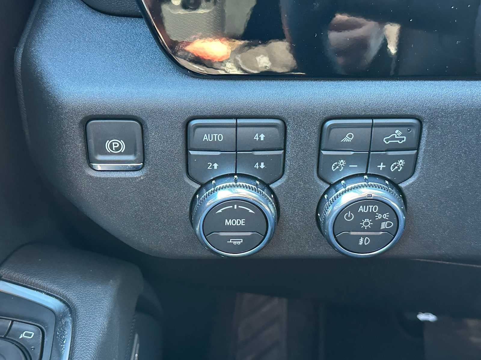 New 2026 GMC Sierra 2500 SLT w/ SLT Convenience Package image 32