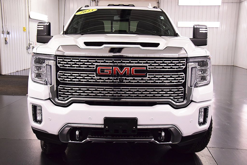 Used 2023 GMC Sierra 2500 Denali image 2