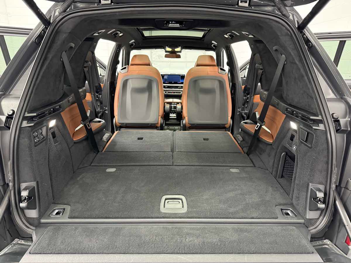 Used 2023 BMW X7 M60i image 50