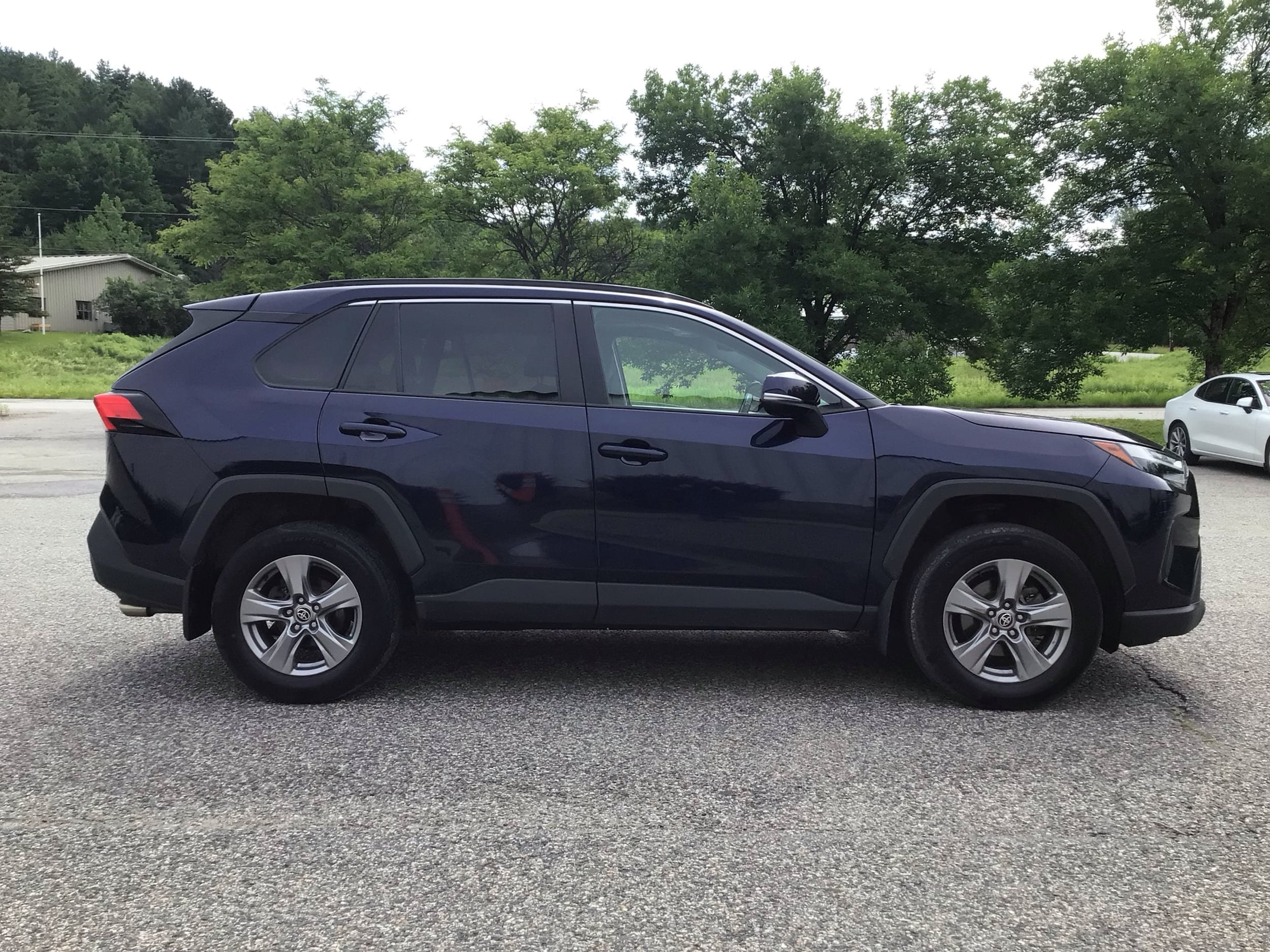 Used 2022 Toyota RAV4 XLE w/ Convenience Package AWD/4WD image 8