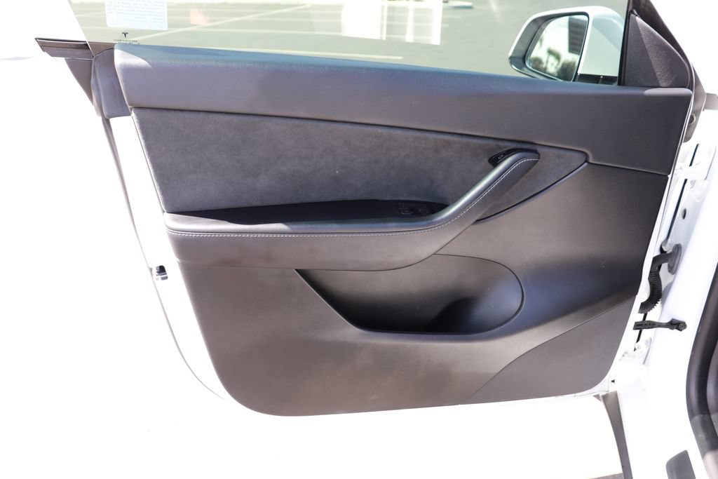 Used 2021 Tesla Model Y Long Range AWD/4WD image 9