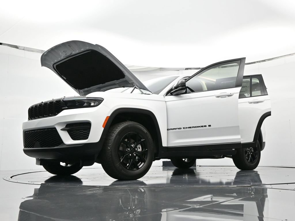 New 2025 Jeep Grand Cherokee Altitude image 48