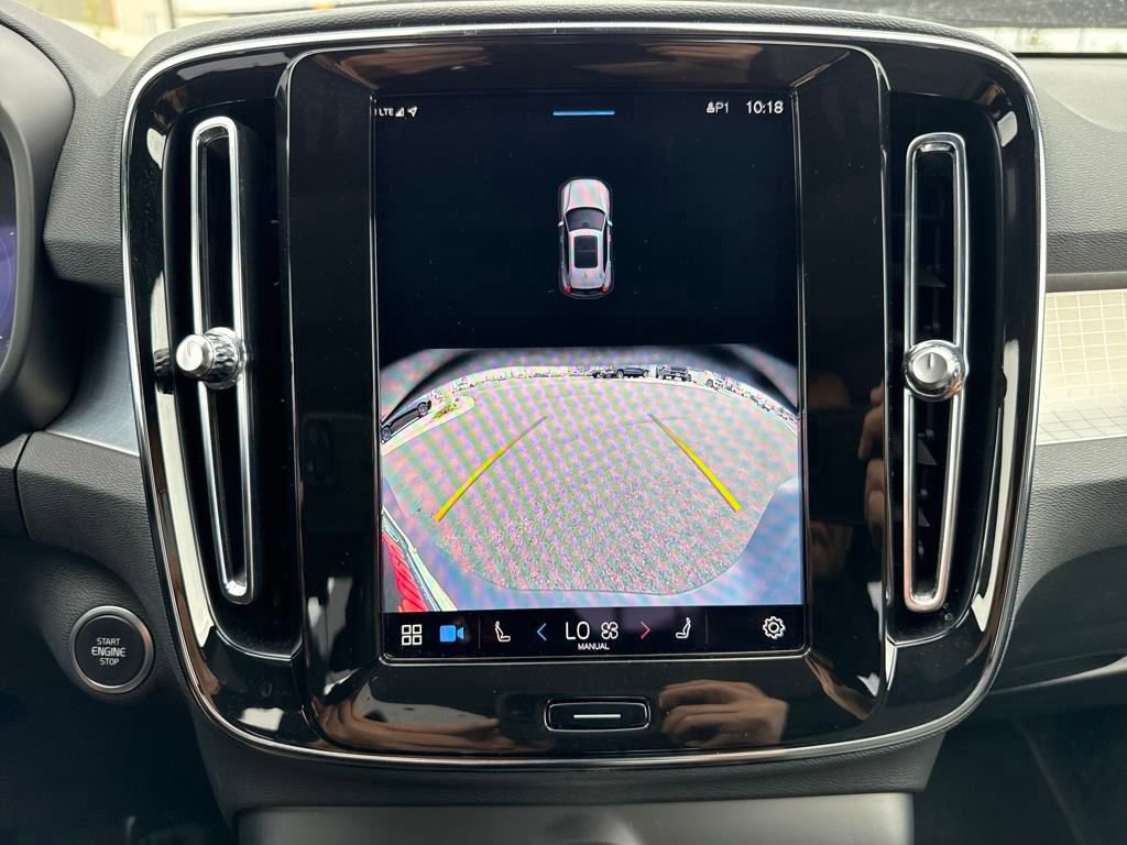 Used 2025 Volvo XC40 B5 Core image 25