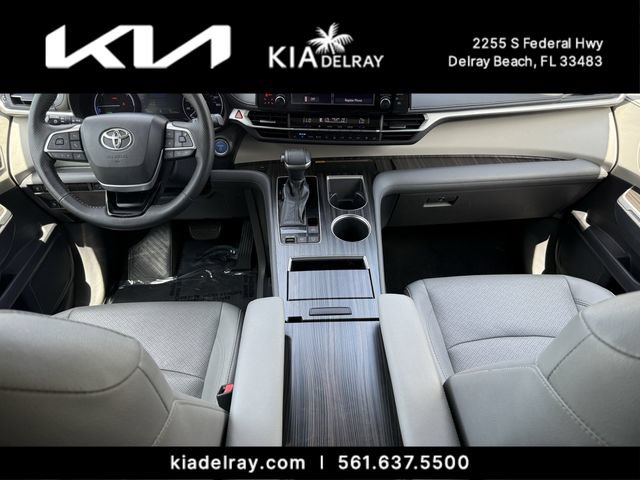 Used 2021 Toyota Sienna Limited FWD image 12