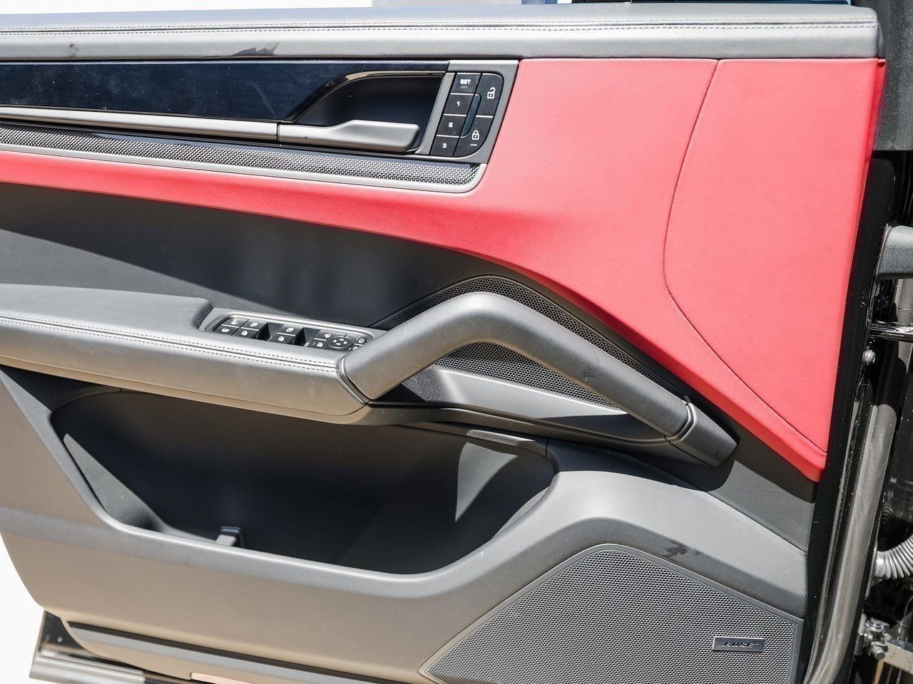 Certified 2025 Porsche Cayenne Turbo image 23