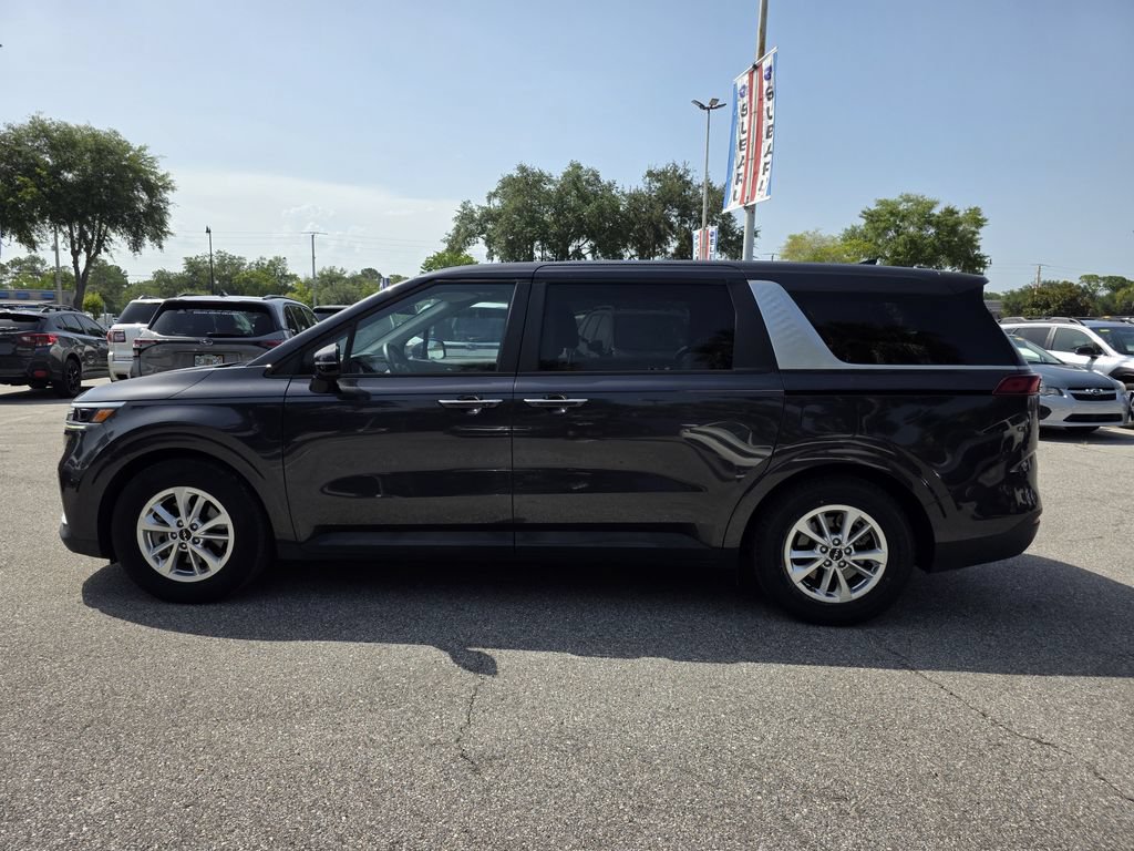 Used 2022 Kia Carnival LX FWD image 5