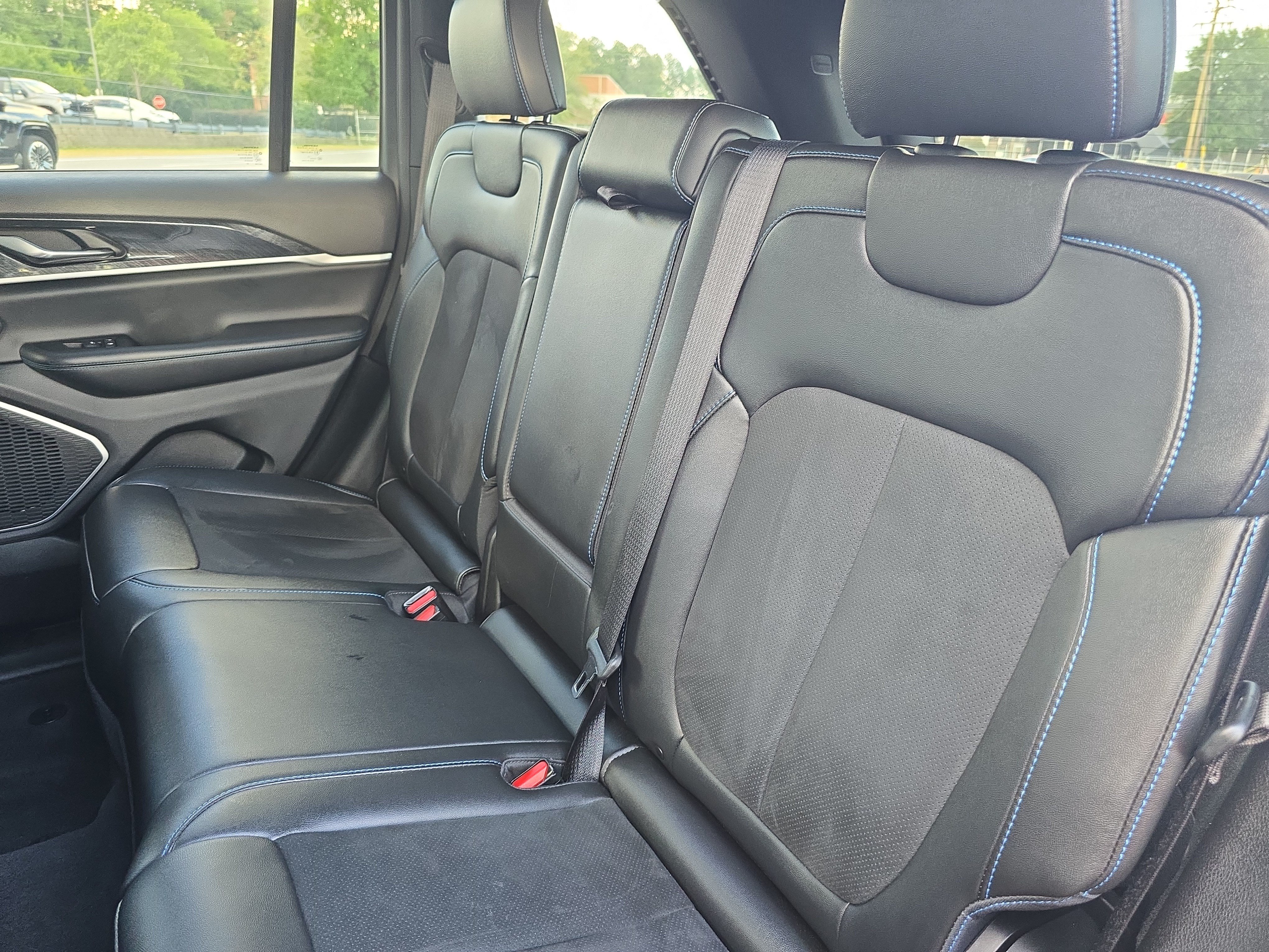 Used 2024 Jeep Grand Cherokee Trailhawk AWD/4WD image 13
