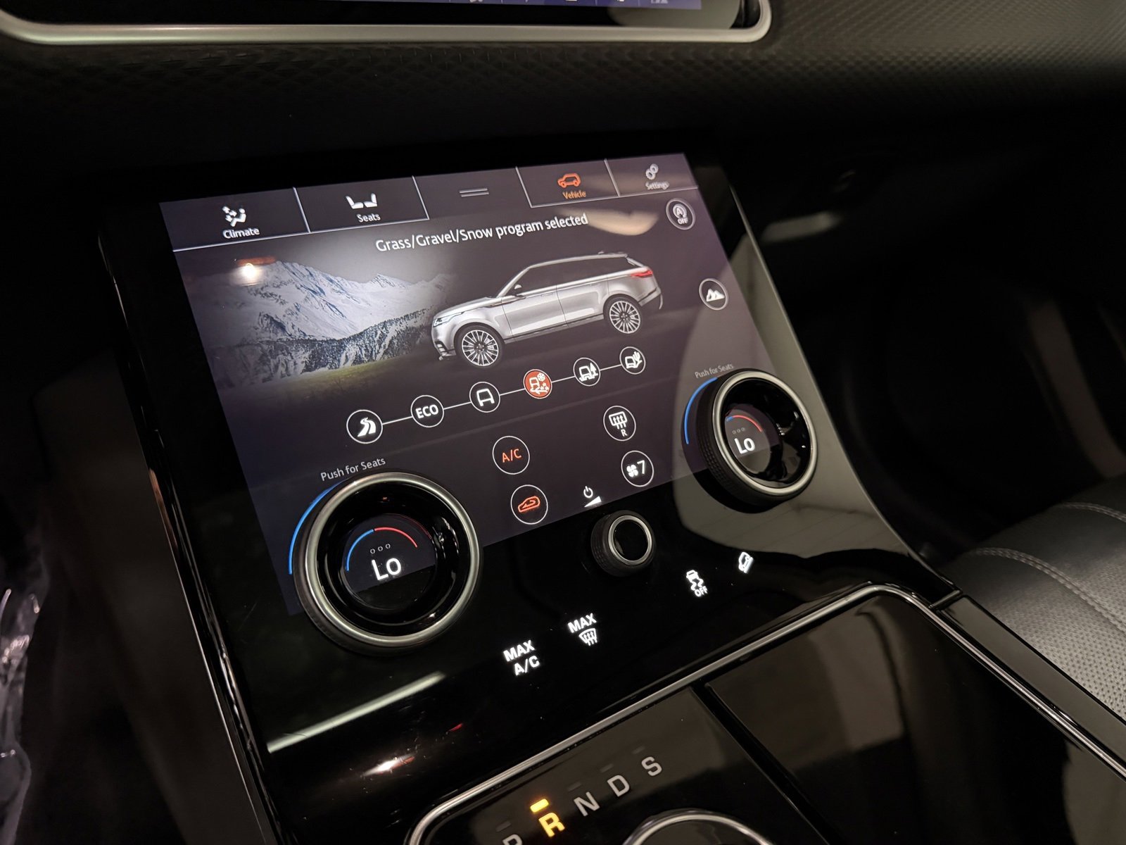 Used 2019 Land Rover Range Rover Velar S image 33