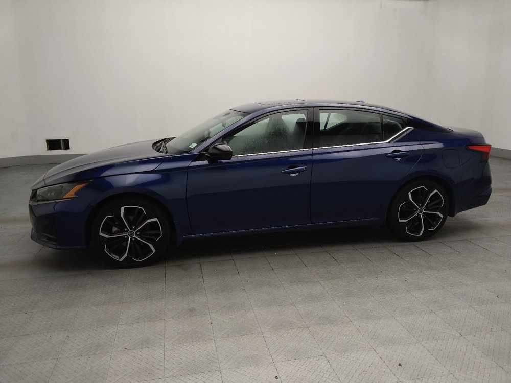 Used 2023 Nissan Altima 2.5 SR w/ SR Premium Package FWD image 2