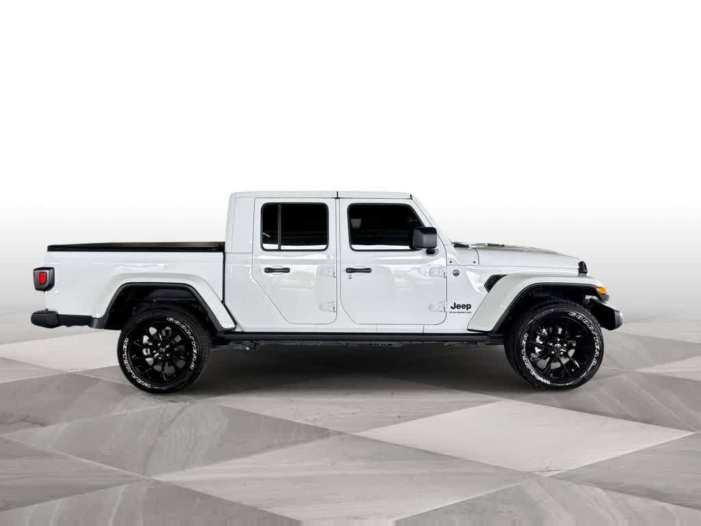 Used 2025 Jeep Gladiator Sport AWD/4WD image 9
