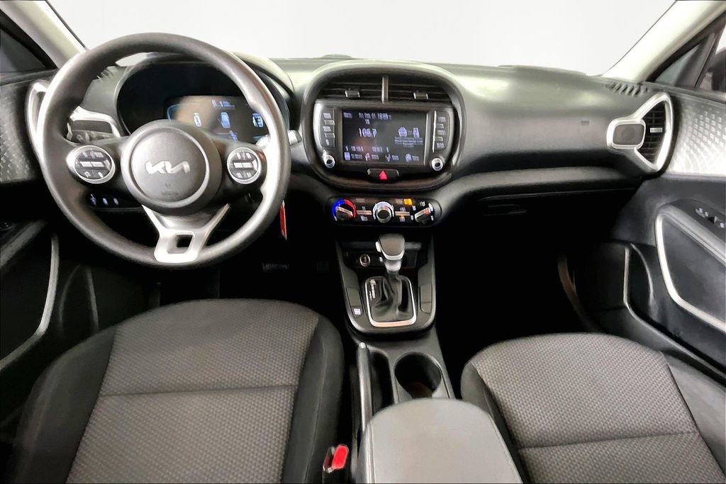 Used 2023 Kia Soul LX w/ LX Technology Package image 7