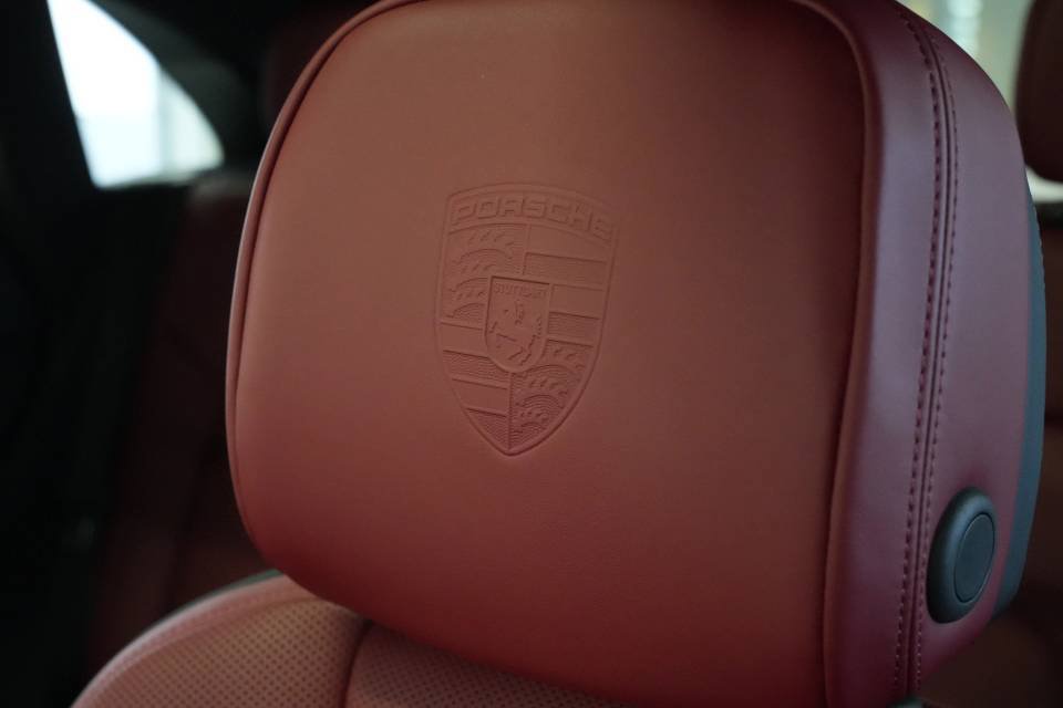 Certified 2026 Porsche Macan Turbo AWD/4WD image 34