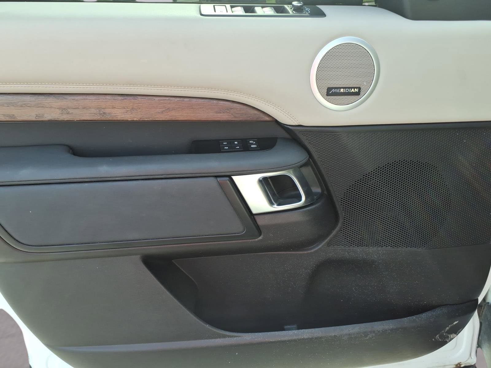 Used 2018 Land Rover Discovery HSE AWD/4WD image 16
