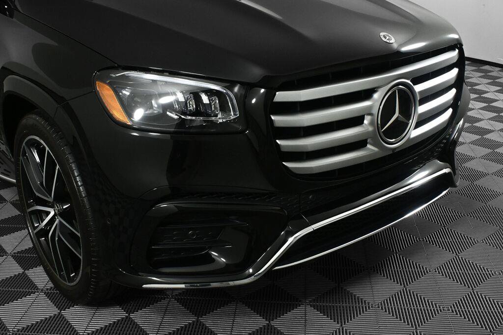Used 2025 Mercedes-Benz GLS 580 4MATIC image 36