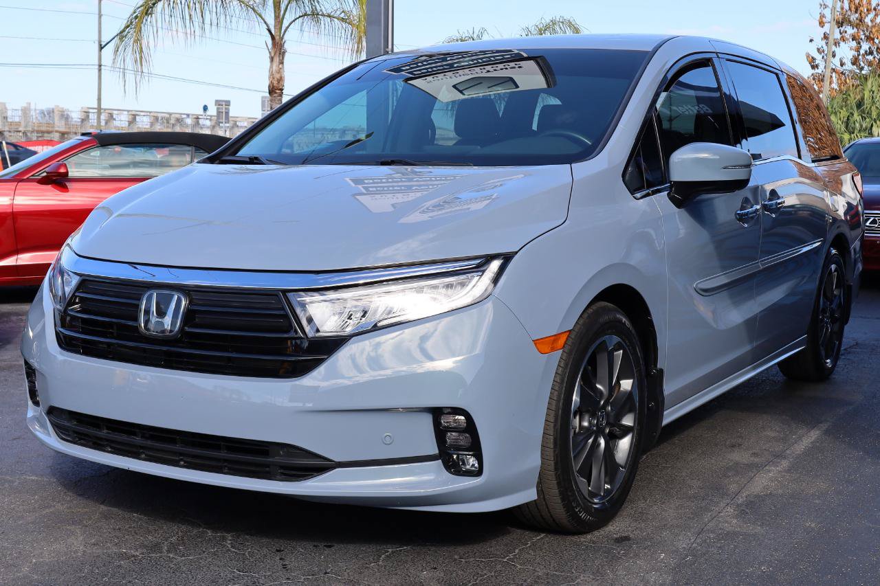 Used 2023 Honda Odyssey Elite image 2