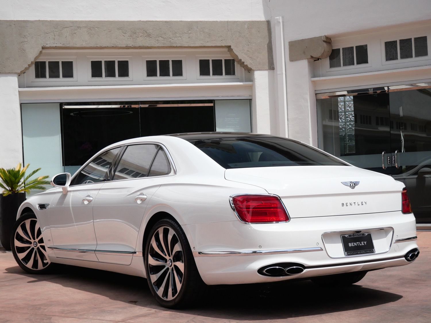Used 2022 Bentley Flying Spur V8 AWD/4WD image 3