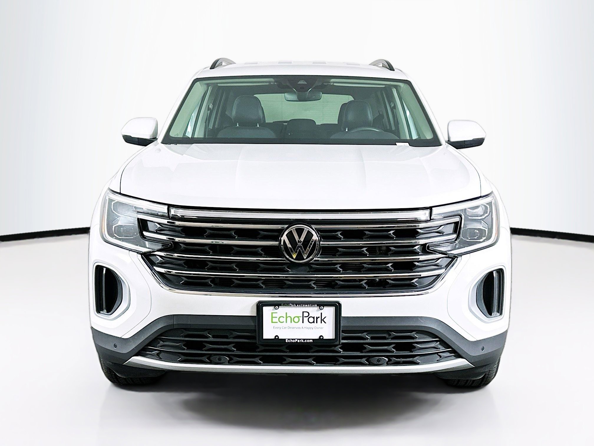 Used 2025 Volkswagen Atlas SE image 2