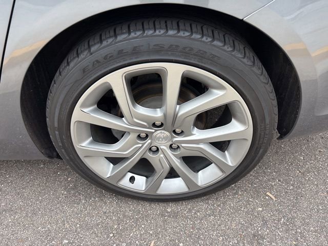 Used 2020 Buick Regal Avenir w/ Driver Confidence Package II FWD image 12