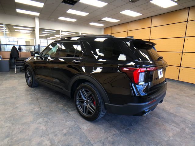 Used 2025 Ford Explorer ST image 5