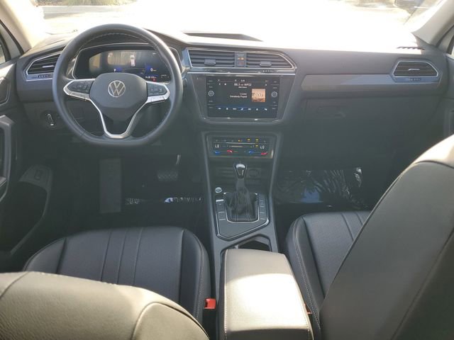 Certified 2024 Volkswagen Tiguan SE w/ Panoramic Sunroof Package image 13