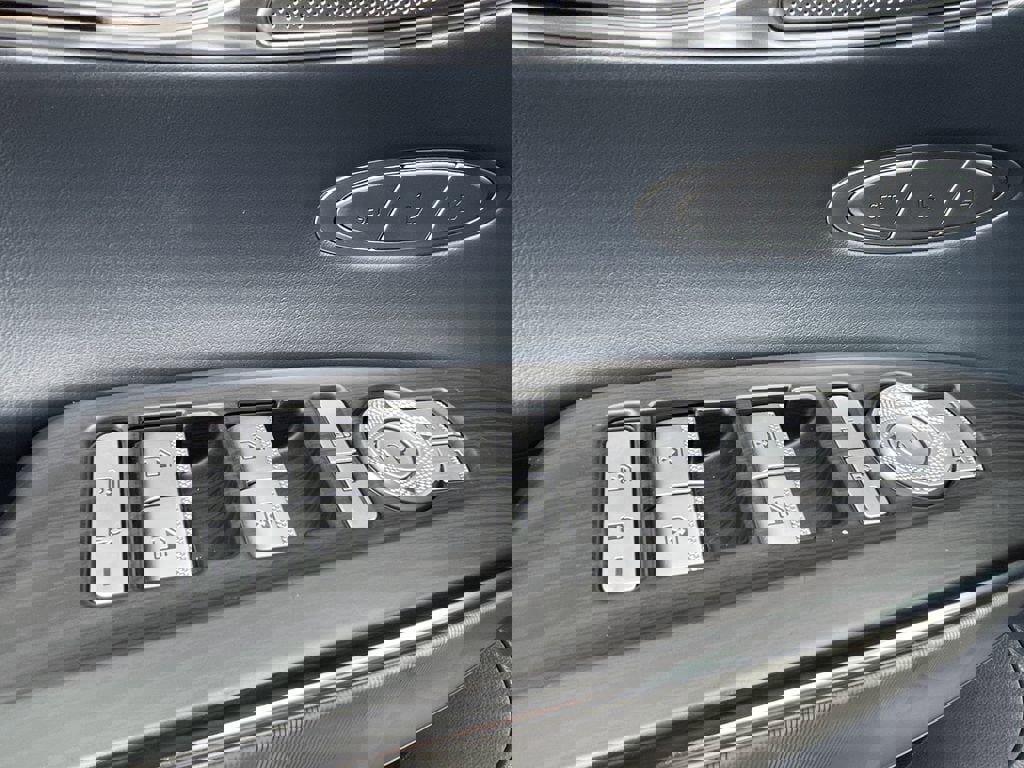 Used 2023 Genesis GV70 3.5T Sport w/ Sport Advanced Package image 17