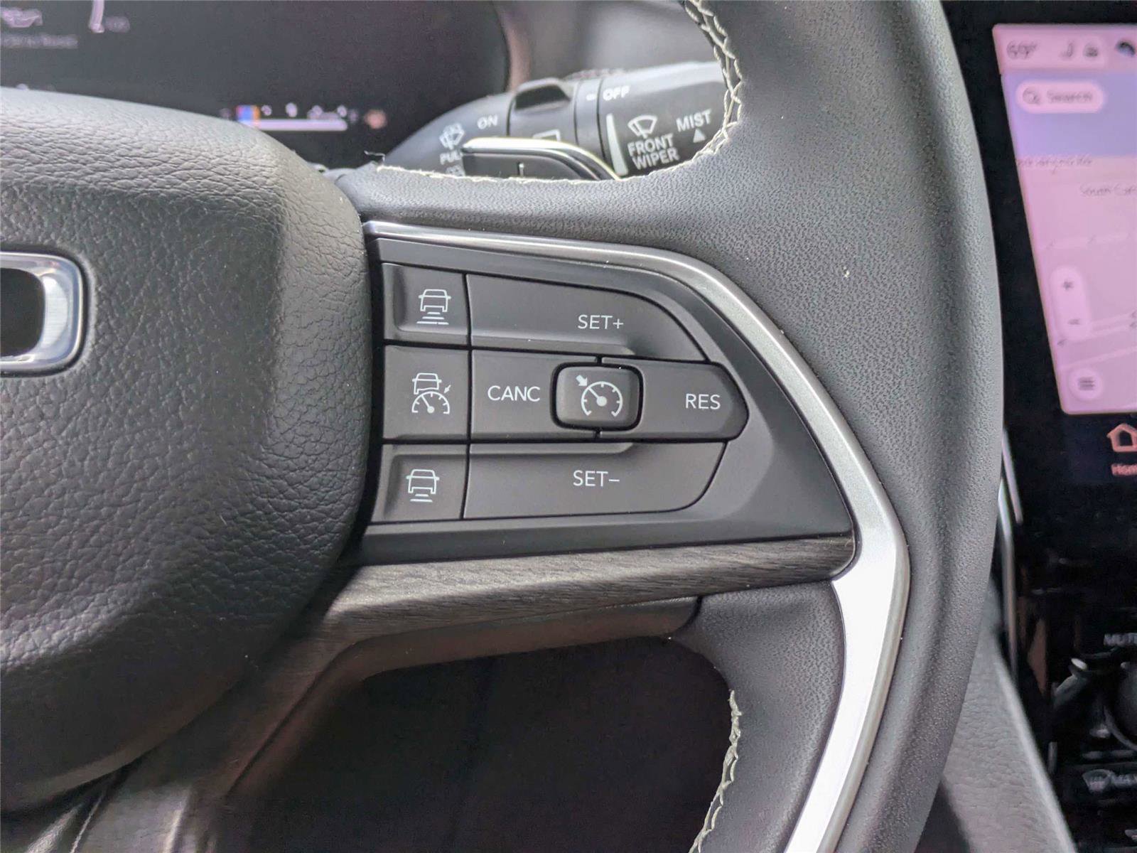 Used 2024 Jeep Grand Cherokee Limited w/ Luxury Tech Group II AWD/4WD image 31