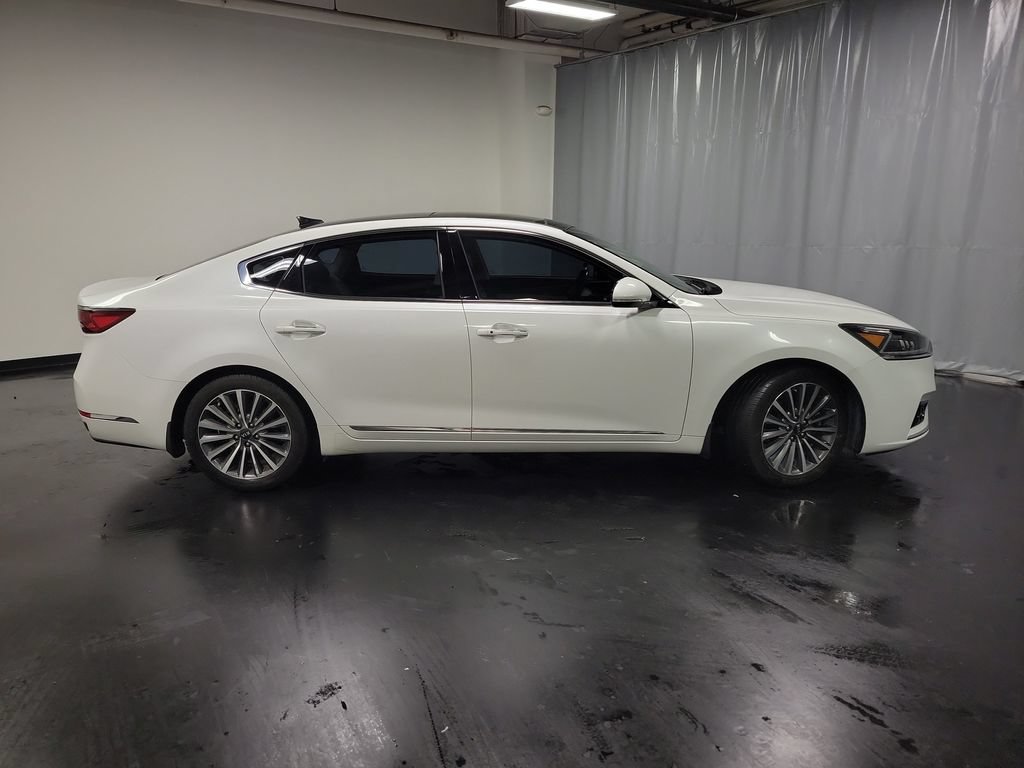 Used 2017 Kia Cadenza Technology FWD image 10