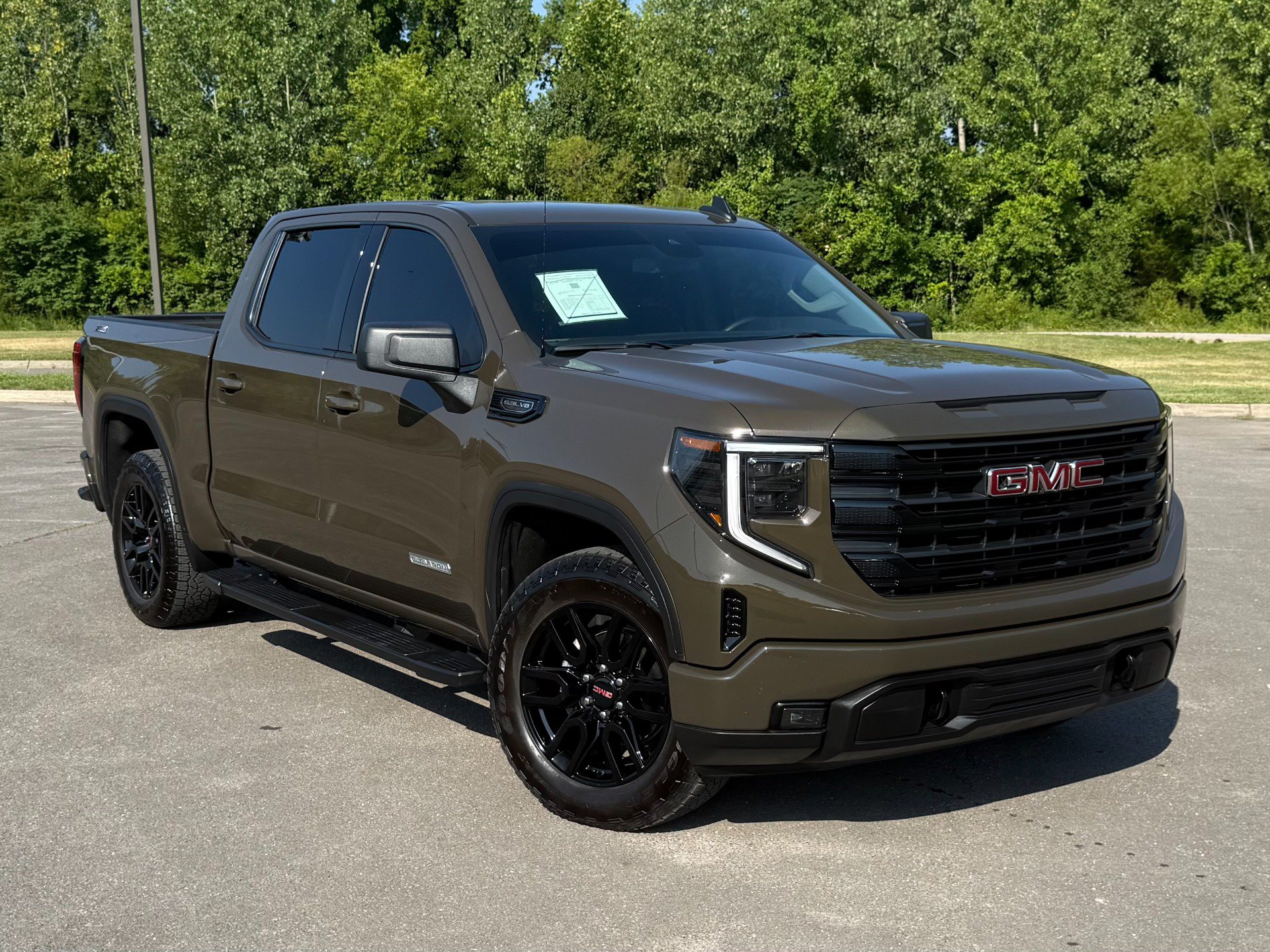 Used 2024 GMC Sierra 1500 Elevation w/ X31 Off-Road Package AWD/4WD image 1