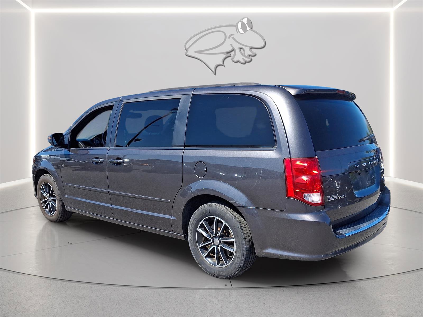 Used 2017 Dodge Grand Caravan GT image 3