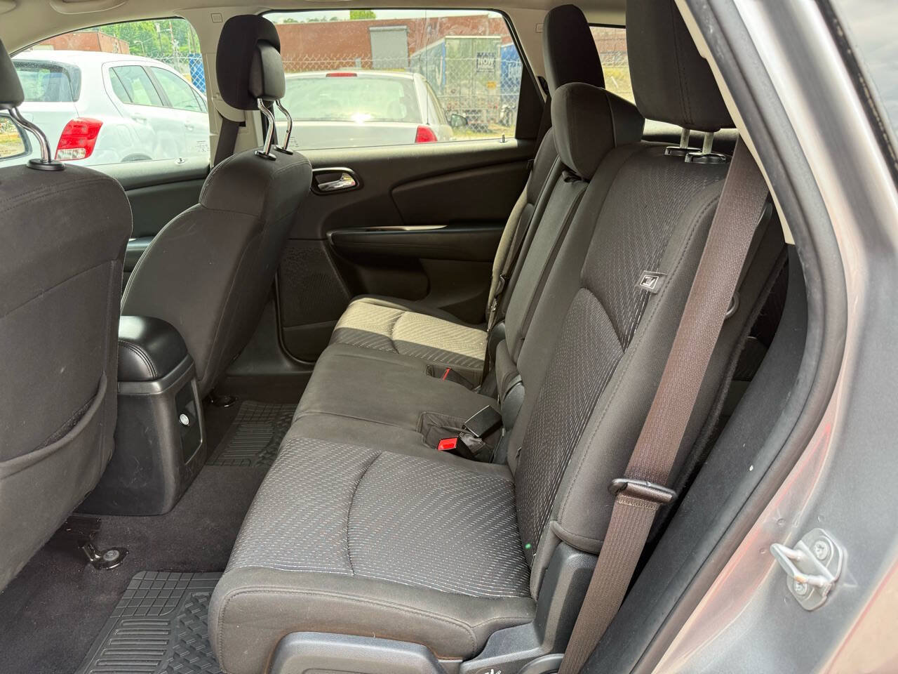 Used 2017 Dodge Journey SE w/ Flexible Seating Group FWD image 15