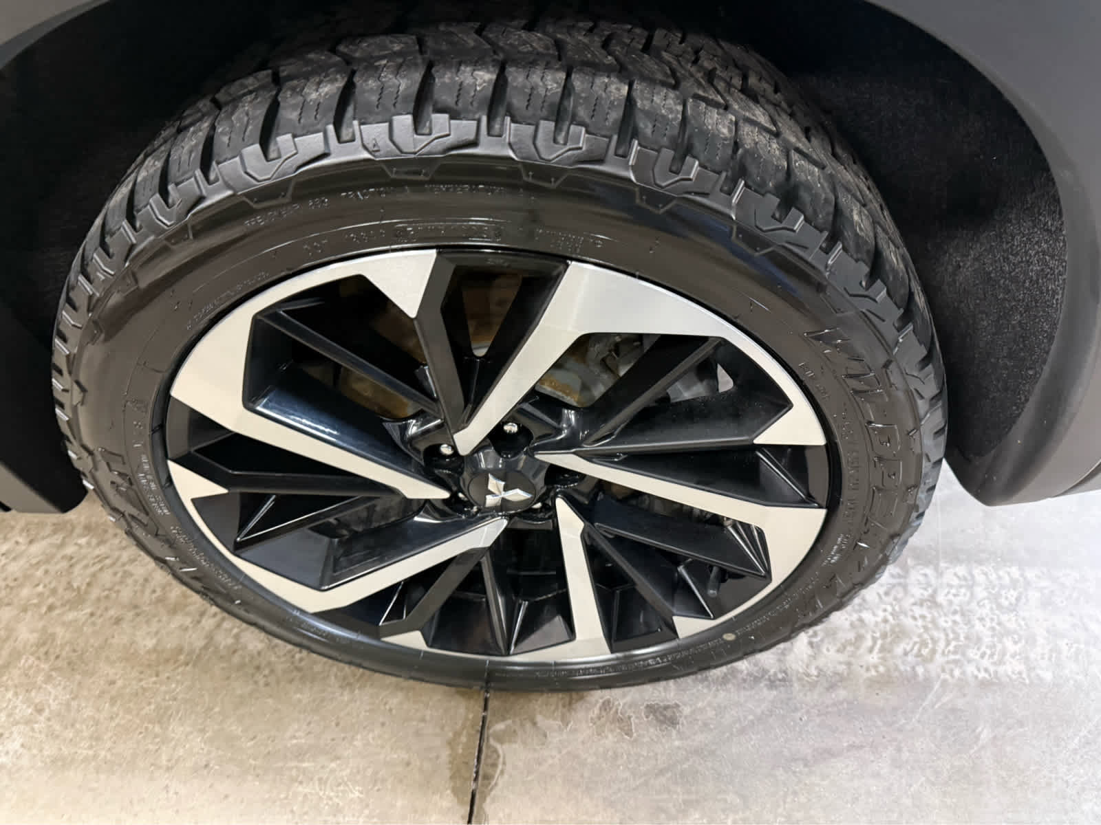 Used 2023 Mitsubishi Outlander SE image 10