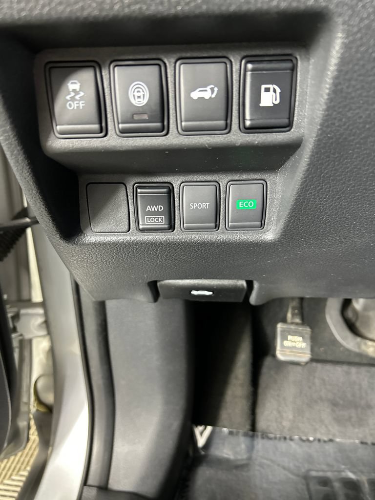 Used 2019 Nissan Rogue SV AWD/4WD image 16