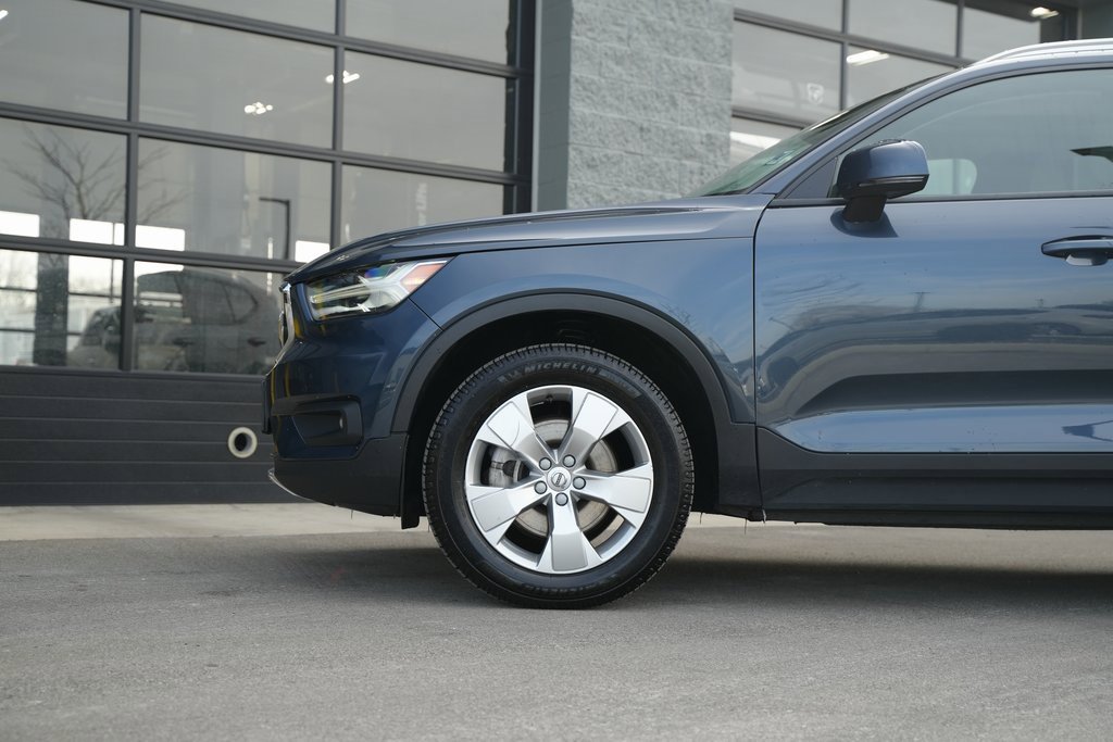 Used 2021 Volvo XC40 T5 Momentum w/ Premium Package image 15