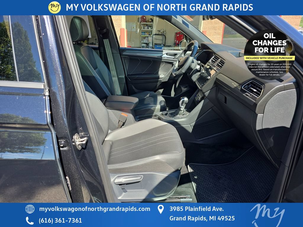 Used 2024 Volkswagen Tiguan SE R-Line AWD/4WD image 25