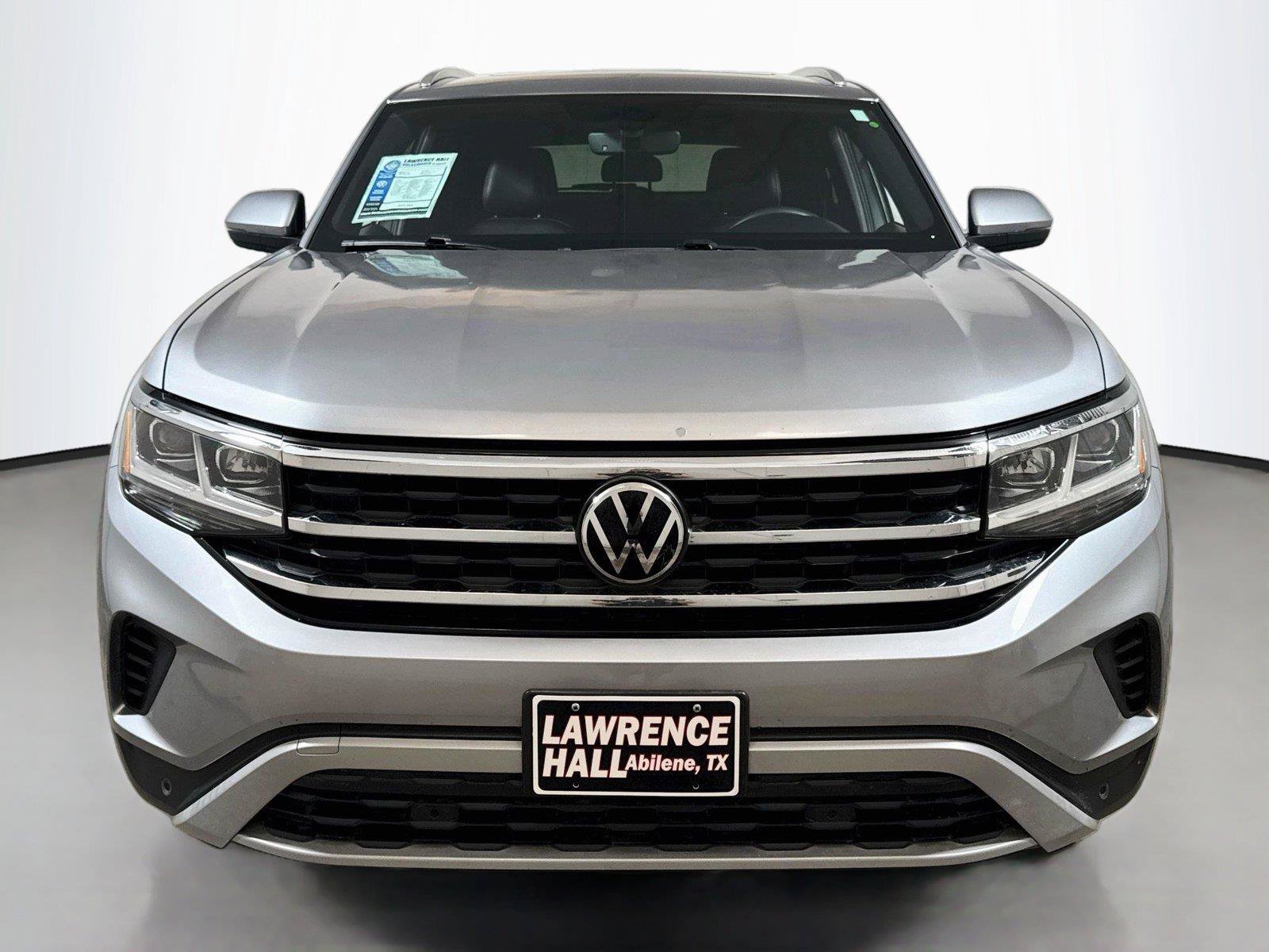 Used 2023 Volkswagen Atlas Cross Sport SE w/ Panoramic Sunroof Package FWD image 2