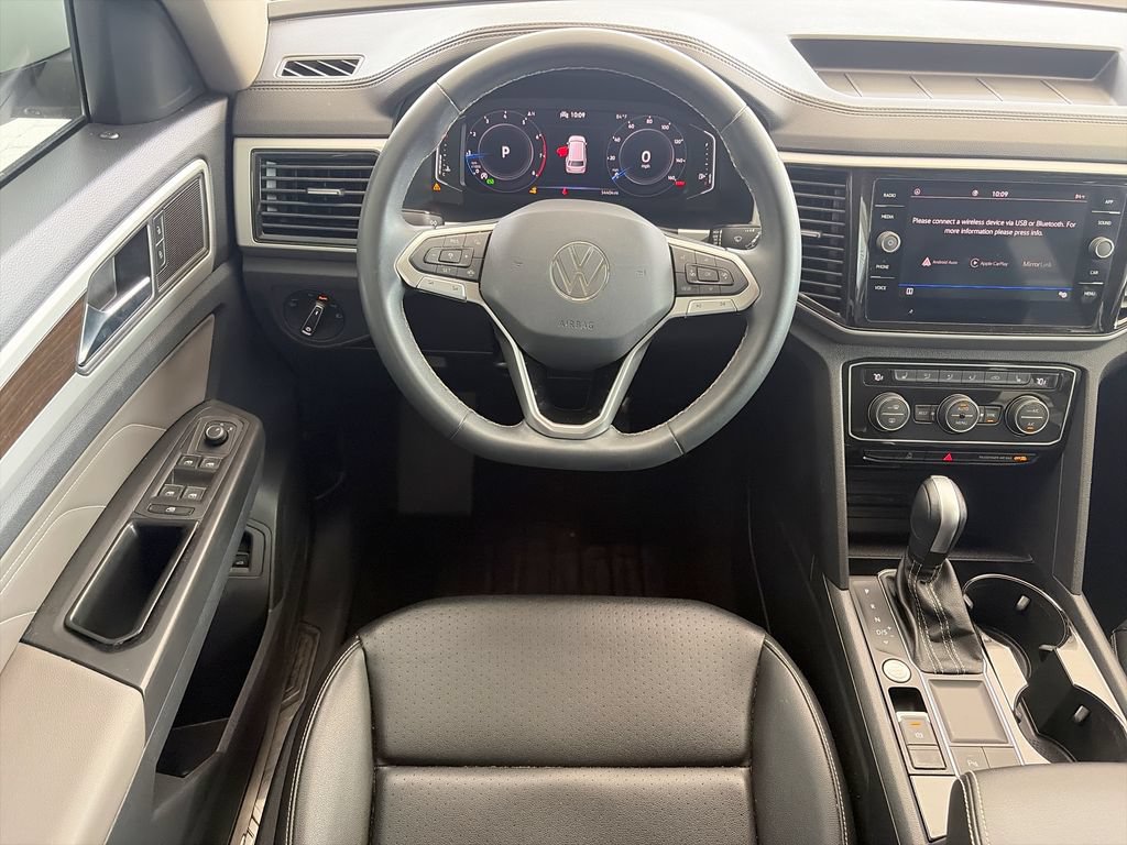 Certified 2023 Volkswagen Atlas SE w/ Black Wheel Package FWD image 33