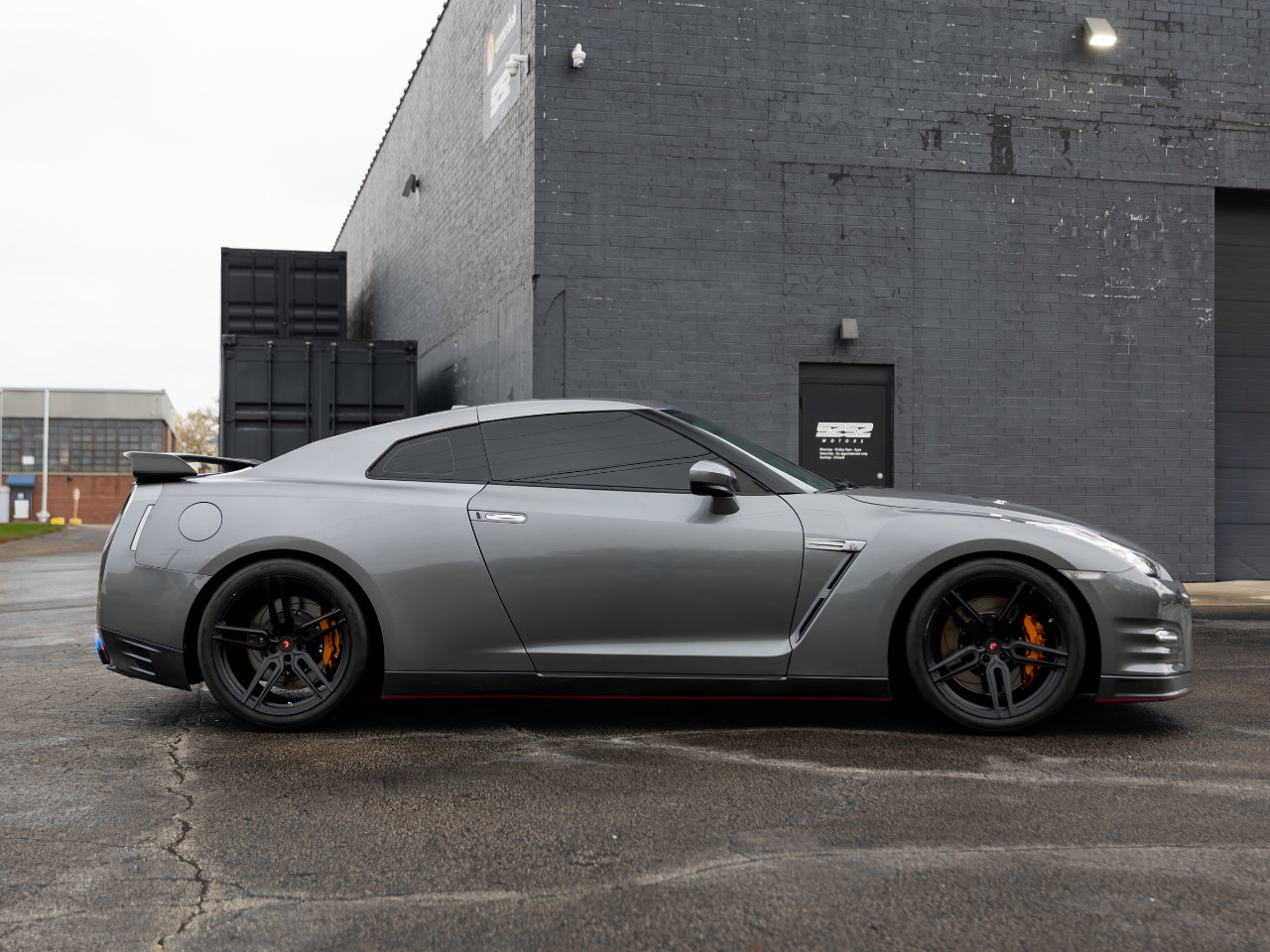 Used 2014 Nissan GT-R Black Edition image 2