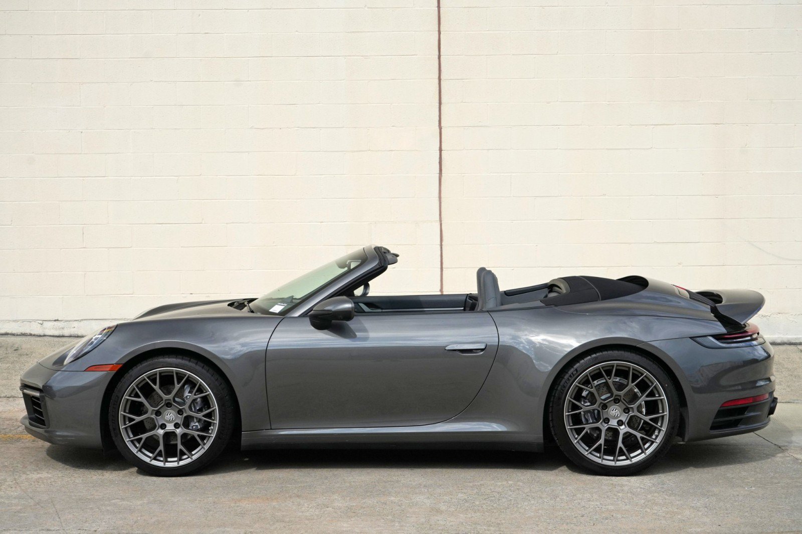 Used 2024 Porsche 911 Carrera w/ Premium Package RWD image 43
