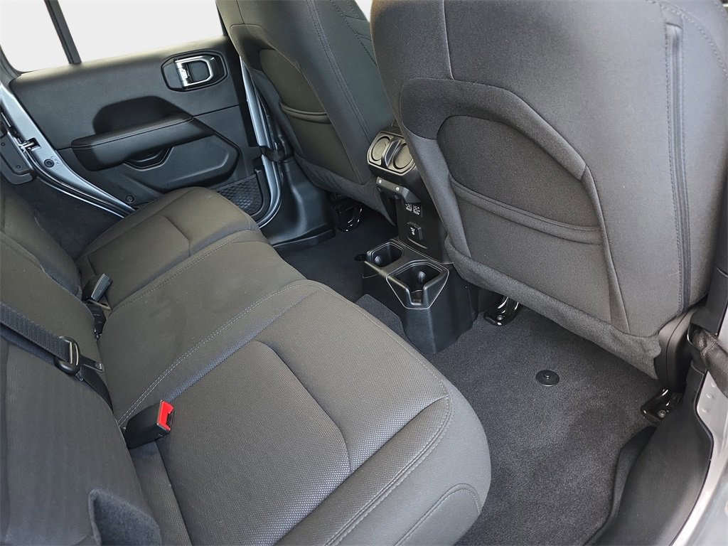 Used 2019 Jeep Wrangler Unlimited Sahara image 13