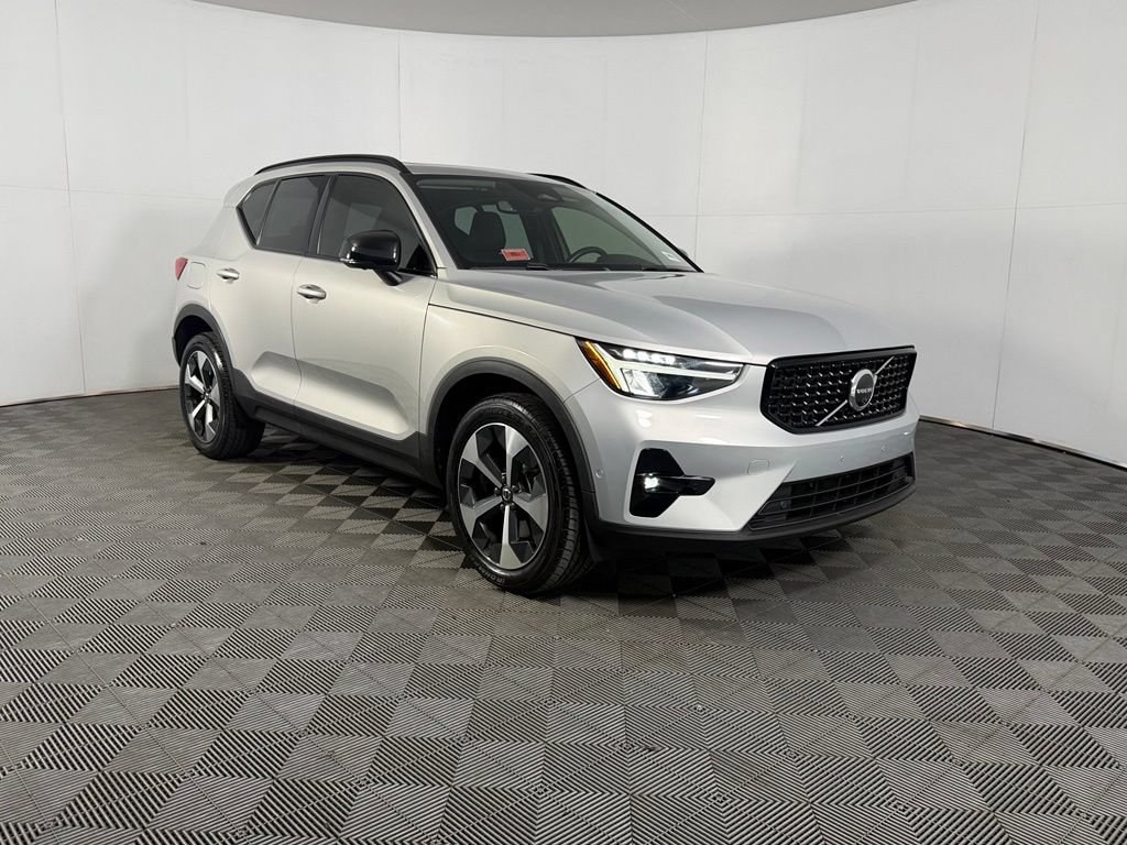 Used 2023 Volvo XC40 B5 Plus w/ Climate Package AWD/4WD image 5